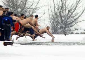 По традиция на Йордановден у нас се хвърля кръста във водата. Снимка: photo-forum.net