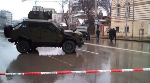 Миналата година заради протестите военни машини пазиха паметника на Апостола. Снимка: архив, dnevnik.bg
