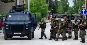 Спецчасти на македонската полиция са разположени в Куманово. Снимка: EPA/БГНЕС